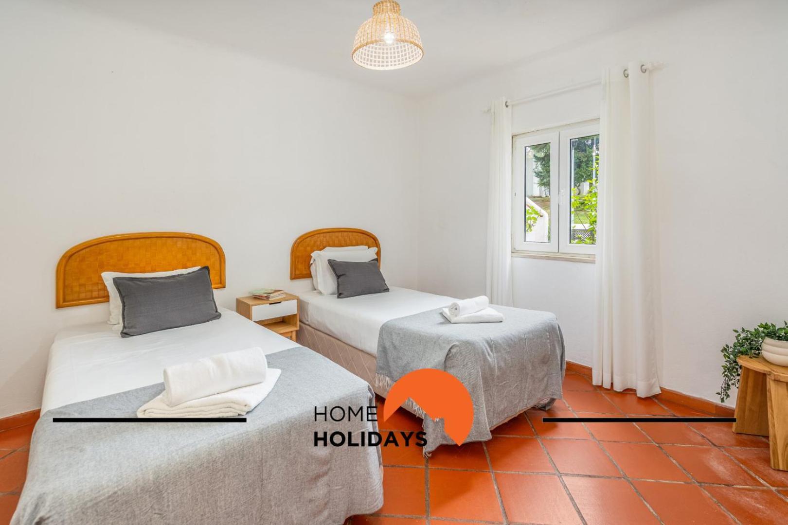 #250 264 By Holidays Appartement *
