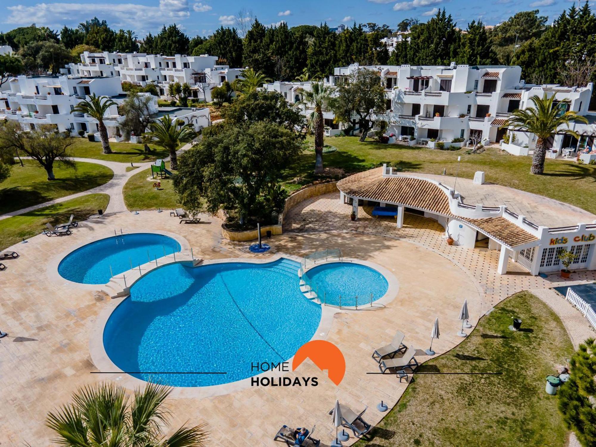 #250 264 By Holidays Appartement *